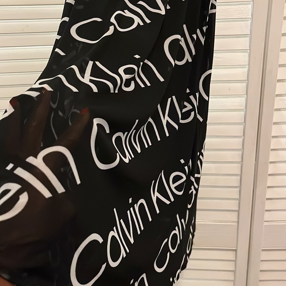 🥳 2 for $10 🥳 Calvin Klein black & white dressTHE MOST COMFORTABLE DRESS EVER! - Picture 5 of 8